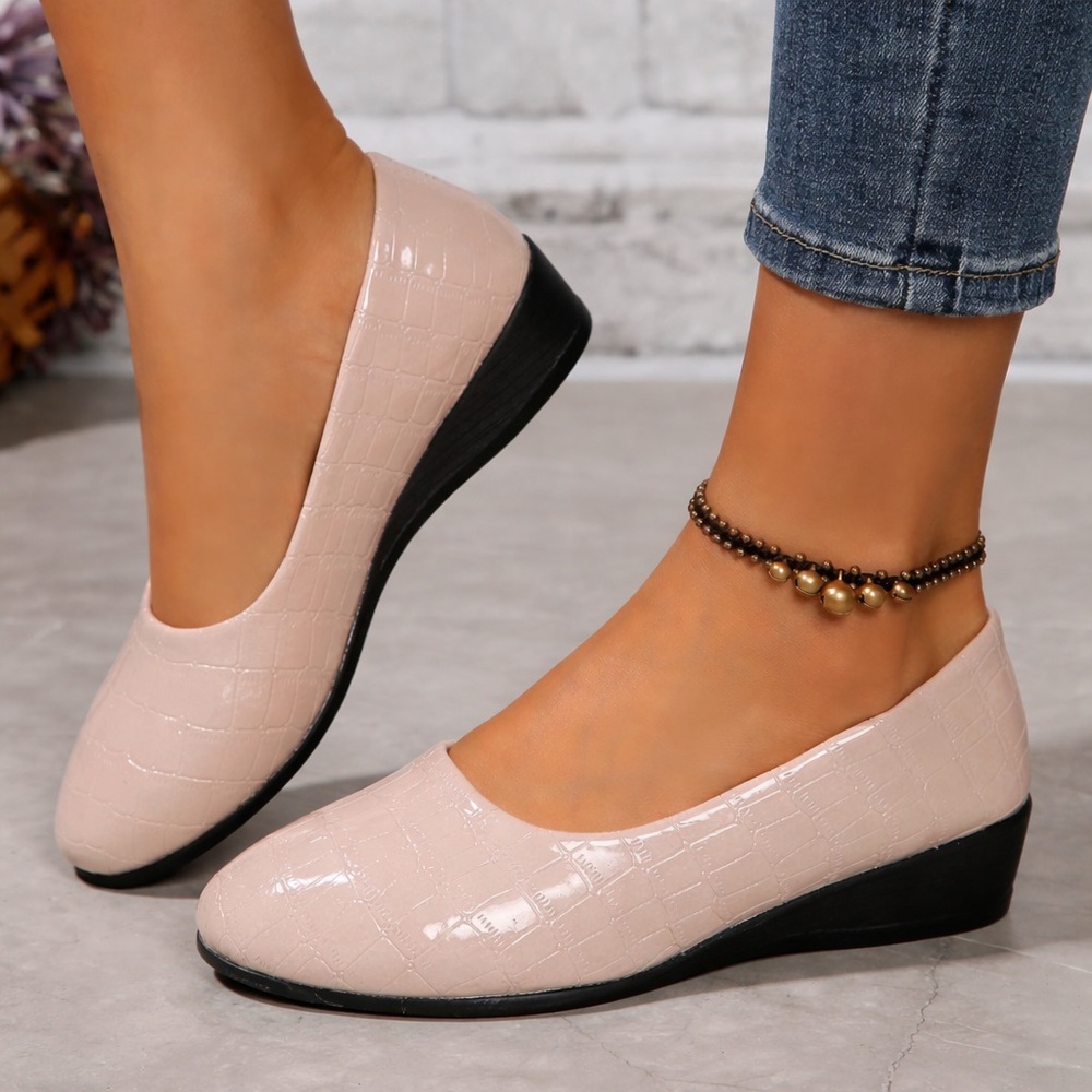 ✨ Beige Round Toe Flat Wedge Comfort Shoes Size 6 (36)